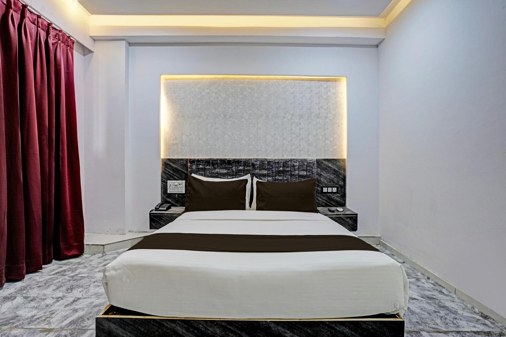 Hotel O Star Galaxy 수라트 외부 사진